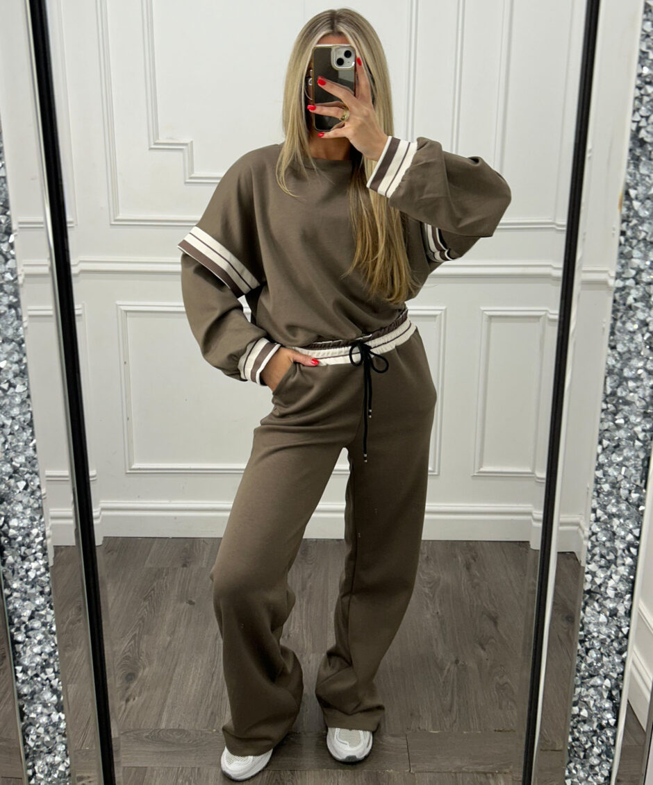 stripetracksuit4 stripetracksuit4