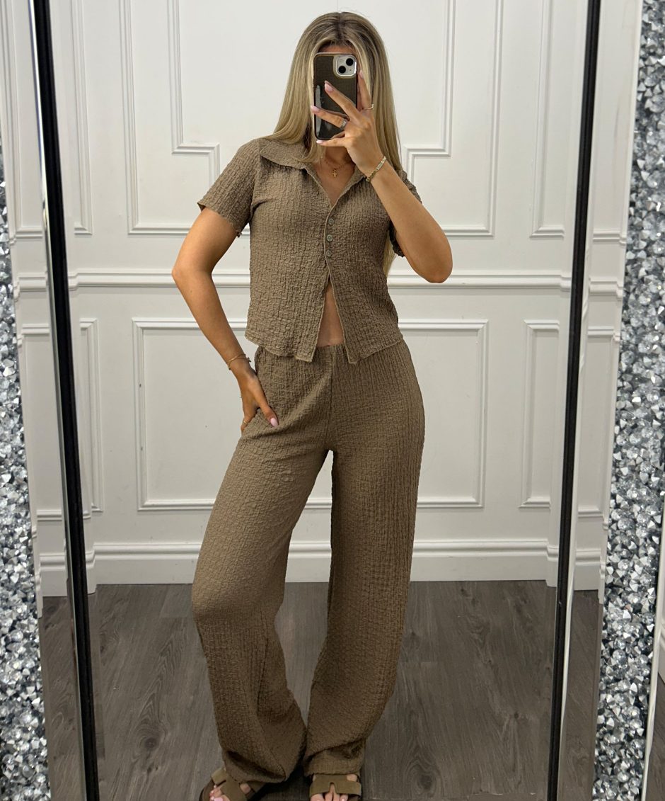 collar taupe copy